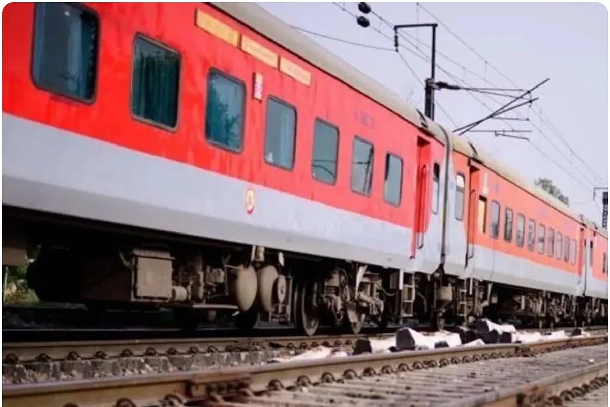 UP- बाल-बाल हादसे से बची 2 एक्सप्रेस ट्रेनें, पटरी पर बिछा रखा था जाल, लोको पायलट ने ऐसा बचाई यात्रियों की जान
