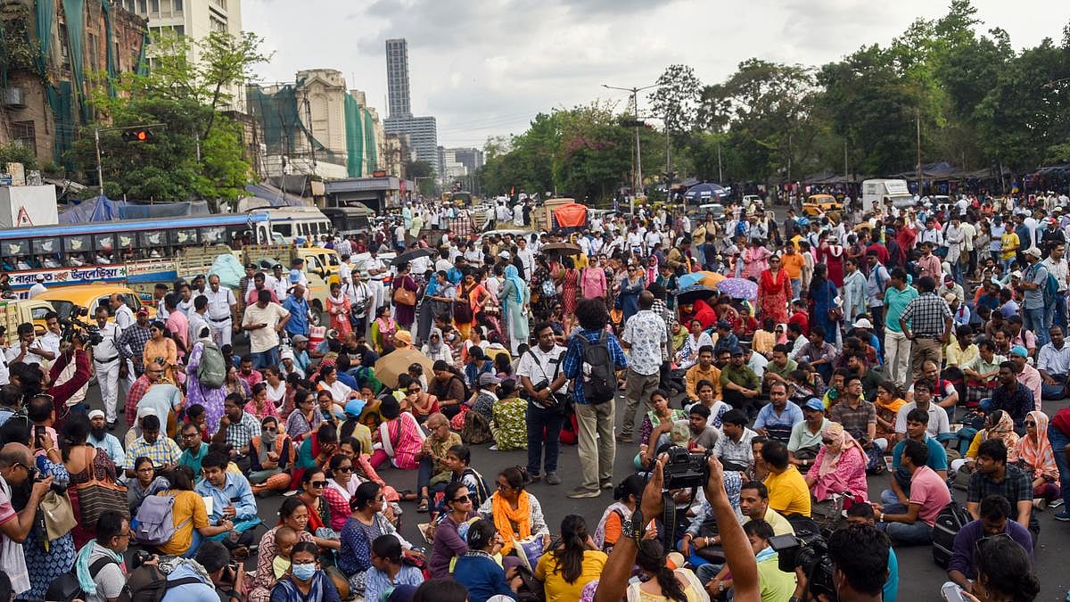 कलकत्ता HC ने प्रदर्शनकारियों से कहा- विरोध स्थल बदलें शिक्षक, प्रदर्शनकारियों की संख्या 200 से अधिक न हो 