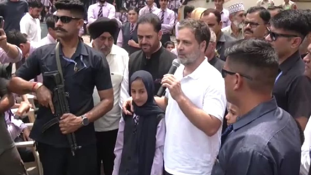 जम्मू-कश्मीर के पुंछ पहुंचे राहुल गांधी, पाकिस्तानी गोलीबारी से प्रभावित इलाकों का किया दौरा, पीड़ित परिवारों से मिले