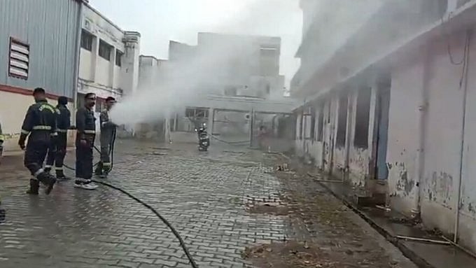 यूपी: शाहजहांपुर के अस्पताल में गैस लीक की अफवाह से मची भगदड़, चश्मदीदों का एक मरीज की मौत का दावा