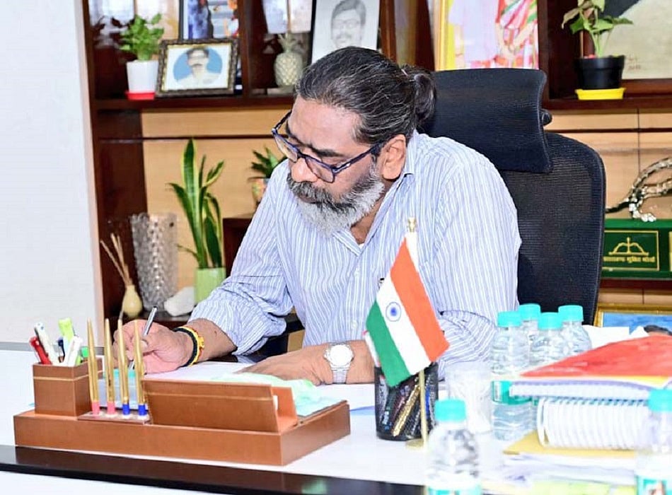 झारखंड में बड़े पैमाने पर आईएएस अधिकारियों का तबादला, 24 में से 20 जिलों में नए उपायुक्त तैनात