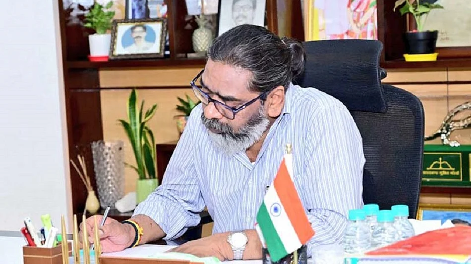 झारखंड में बड़े पैमाने पर आईएएस अधिकारियों का तबादला, 24 में से 20 जिलों में नए उपायुक्त तैनात
