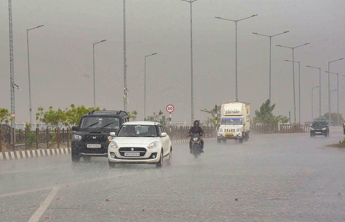 navjivanindia%2F2025-05-26%2Fyr32fcl1%2Fheavy-rain.jpg?rect=0%2C260%2C6000%2C3150&w=1200&ar=40%3A21&auto=format%2Ccompress&ogImage=true&mode=crop&enlarge=true&overlay=false&overlay_position=bottom&overlay_width=100