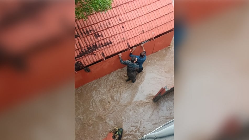 महाराष्ट्र के अहिल्यानगर में मूसलधार बारिश बनी आफत, गांव में फंसे लोगों के बचाने के लिए बुलाई गई सेना