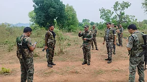 झारखंड: पलामू में मारा गया टॉप माओवादी नक्सली कमांडर तुलसी भुइयां, 12 घंटे से जारी है मुठभेड़