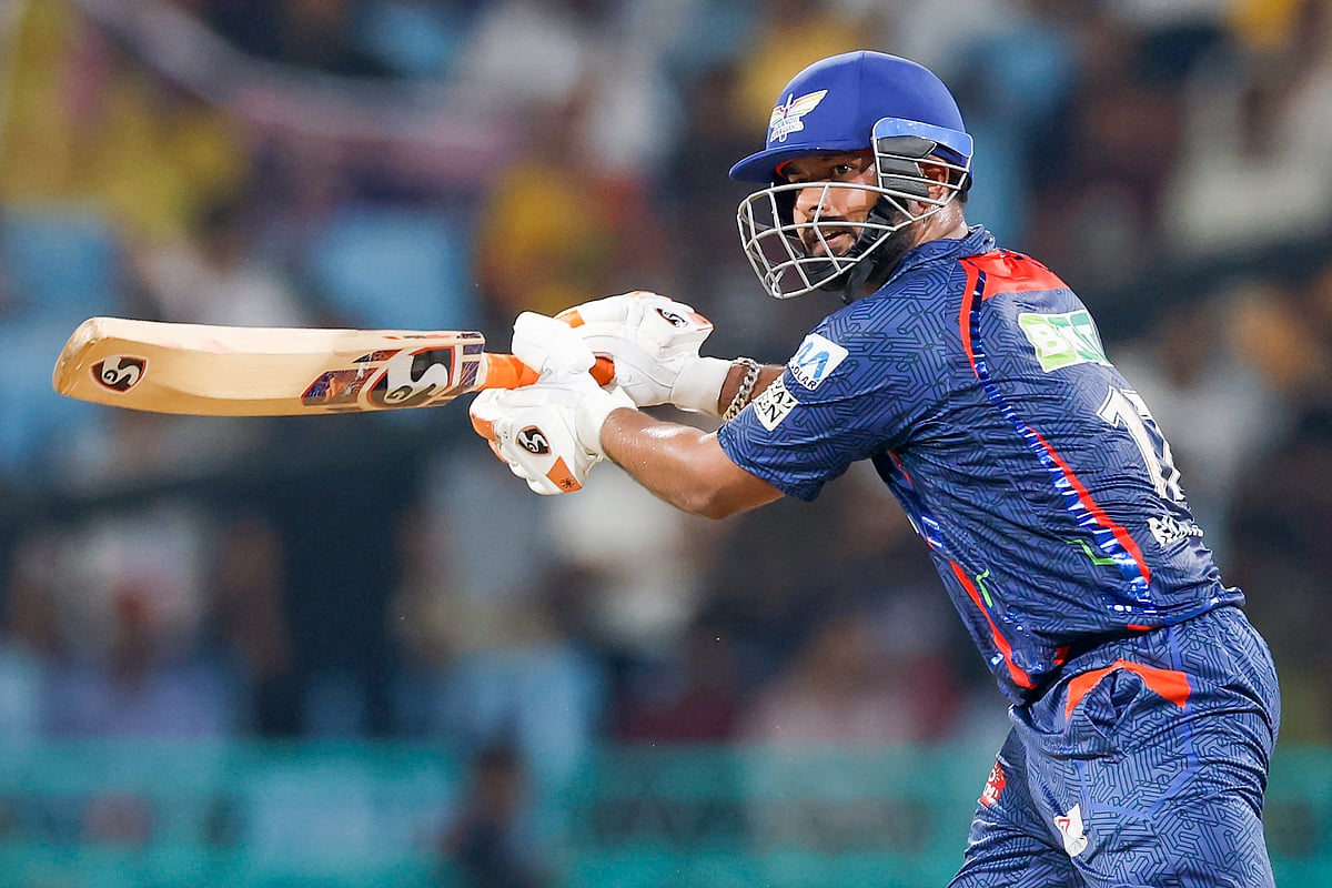 IPL 2025: RCB से हार और फिर 30 लाख रुपए का जुर्माना, एक ही मैच में कप्तान पंत को दोहरा झटका