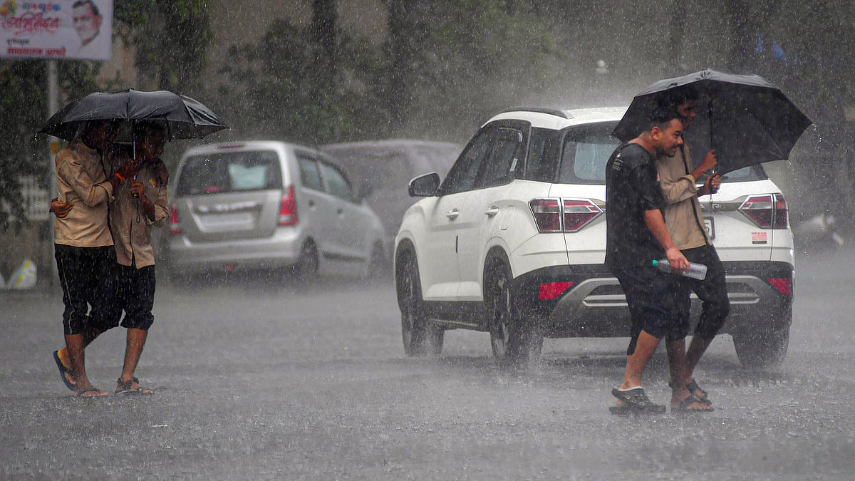 अगले दो दिन तक भारी बारिश और आंधी की आशंका