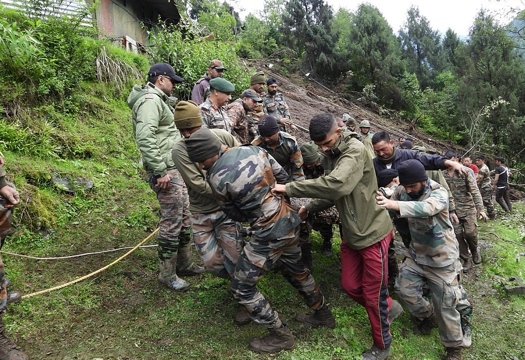 सिक्किम में लैंडस्लाइड की चपेट में आया आर्मी कैंप, 3 जवानों की मौत, 6 अभी भी लापता, सर्च ऑपरेशन जारी