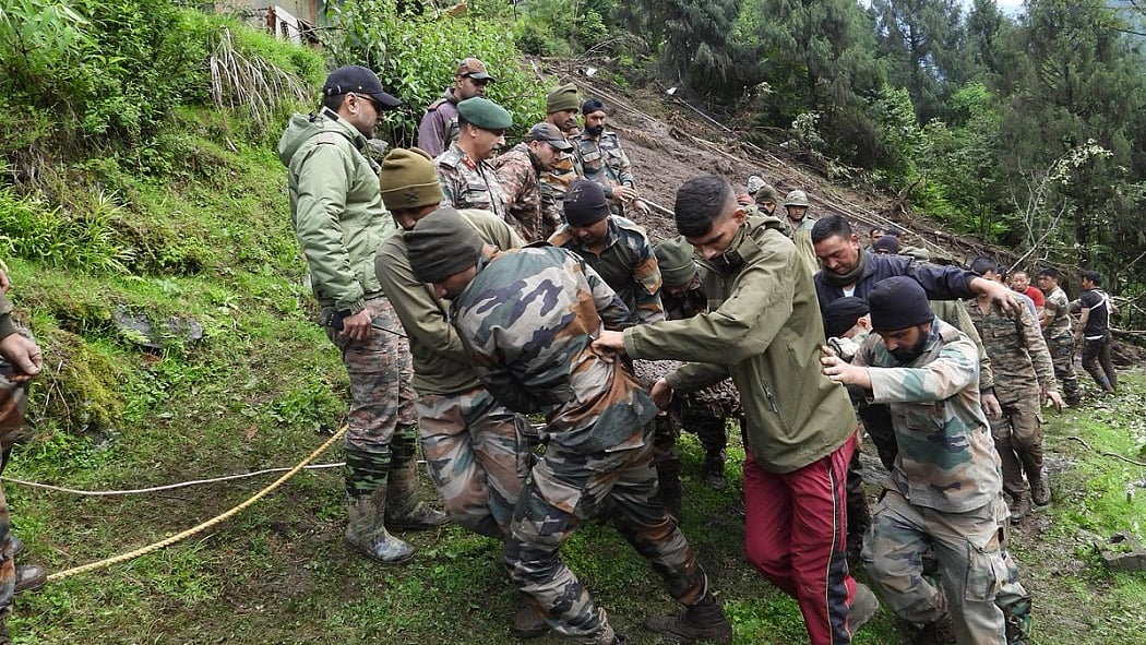 सिक्किम में लैंडस्लाइड की चपेट में आया आर्मी कैंप, 3 जवानों की मौत, 6 अभी भी लापता, सर्च ऑपरेशन जारी