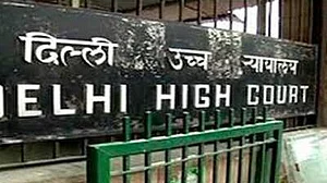 दिल्ली HC ने केंद्र सरकार से कोविड-19 तैयारियों पर तत्काल मांगी जानकारी, कहा- महामारी अभी खत्म नहीं हुई