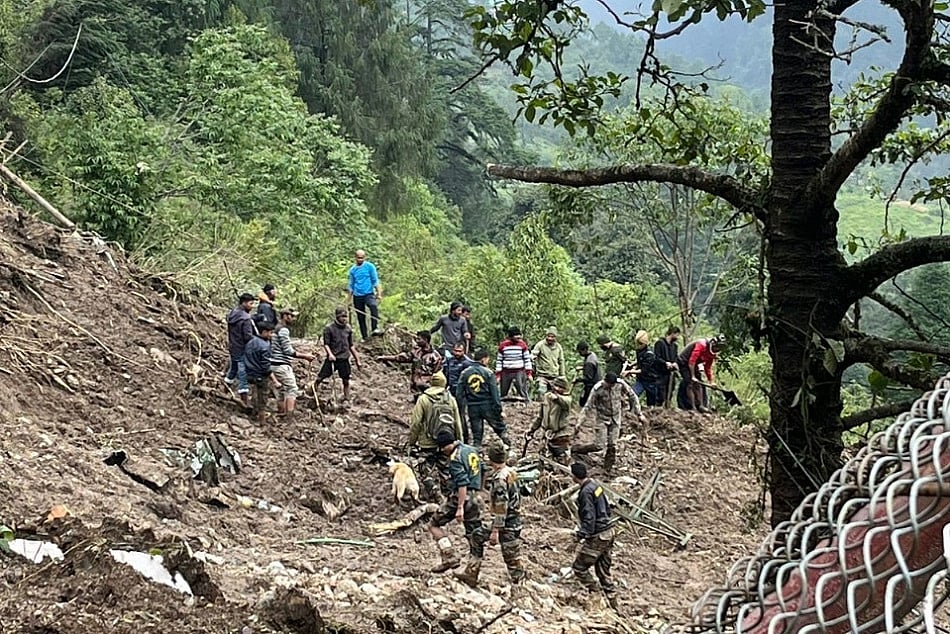 सिक्किमः भूस्खलन के बाद से परिवार समेत लेफ्टिनेंट कर्नल और तीन अन्य सैन्यकर्मी लापता, तलाश जारी