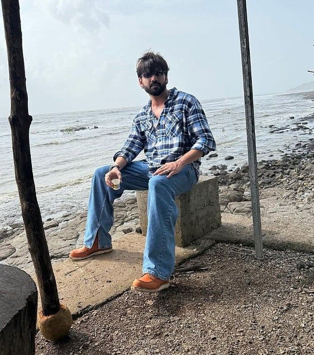 अलीबाग में 'चाय पानी' के मजे ले रहे थे जहीर इकबाल, तो बीवी सोनाक्षी सिन्हा ने किए सवाल