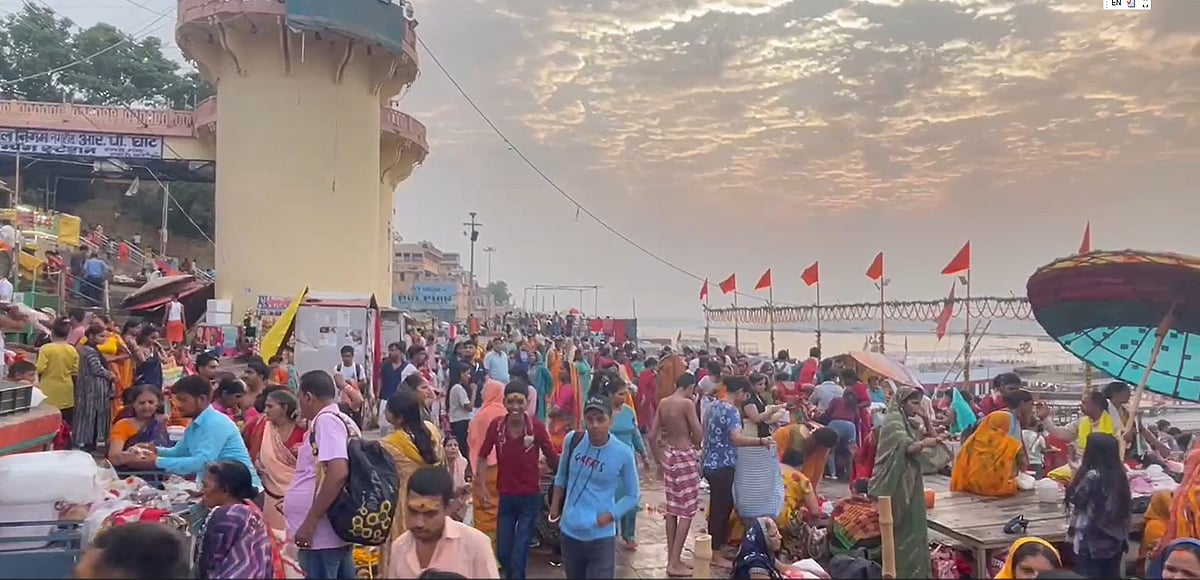 गंगा दशहरा पर काशी, प्रयागराज में हजारों की संख्या में आए श्रद्धालु, सुख-शांति और मोक्ष की कामना की
