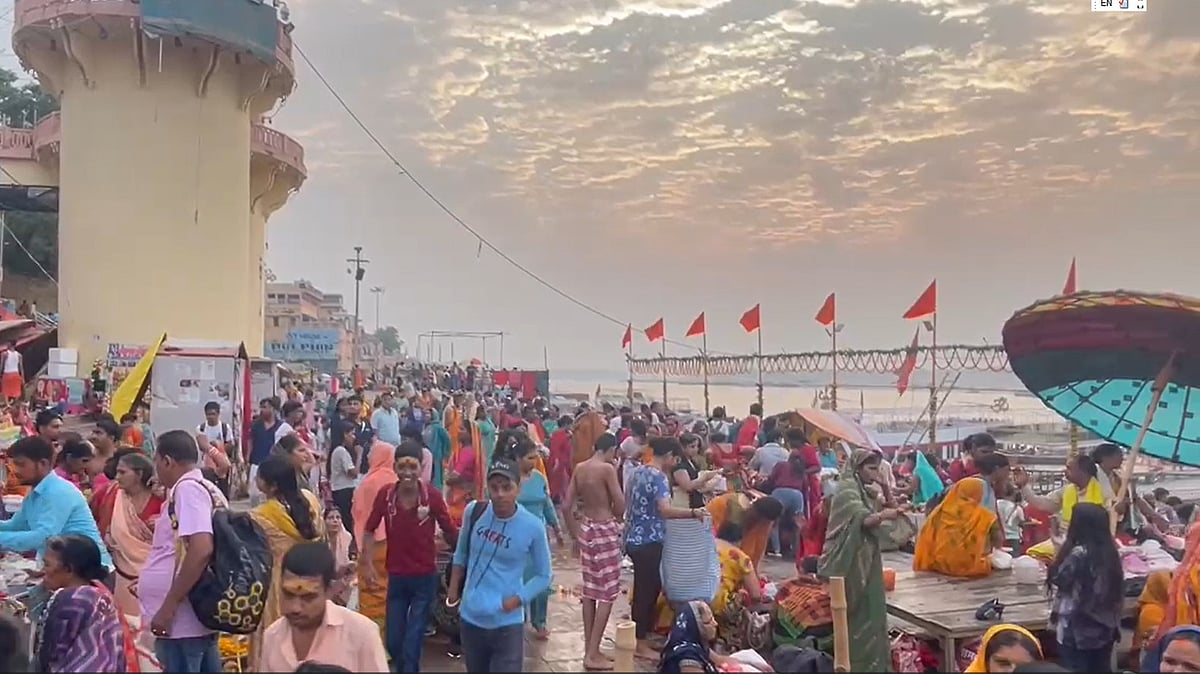 गंगा दशहरा पर काशी, प्रयागराज में हजारों की संख्या में आए श्रद्धालु