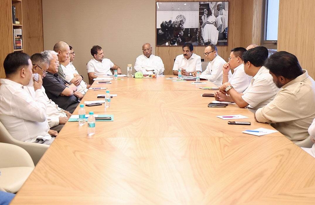 खड़गे और राहुल गांधी ने मणिपुर के कांग्रेस नेताओं के साथ की बैठक, शांति और न्याय के लिए संघर्ष पर दिया जोर