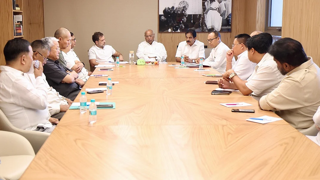 खड़गे और राहुल गांधी ने मणिपुर के कांग्रेस नेताओं के साथ की बैठक, शांति और न्याय के लिए संघर्ष पर दिया जोर