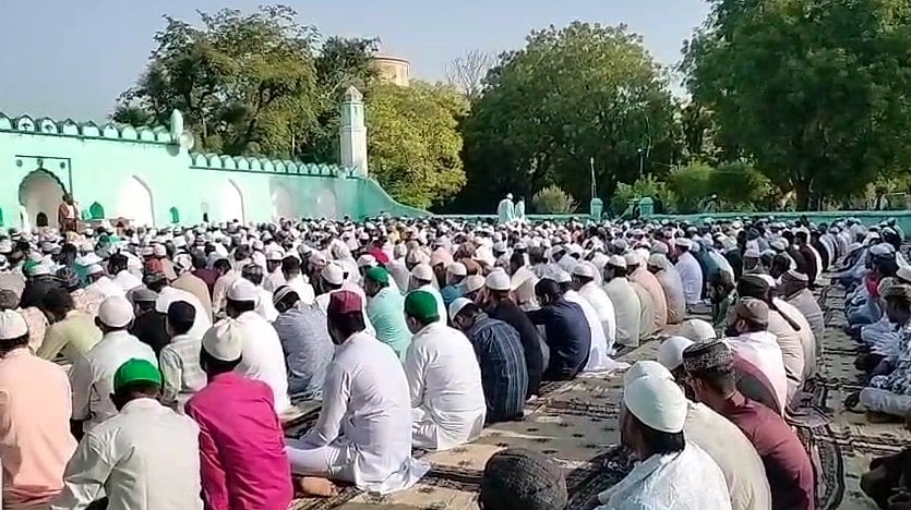 राजस्थान: भिवाड़ी में ईद उल अजहा का जश्न मना रहे लोग, मस्जिदों में अमन और खुशहाली की मांगी जा रही दुआ