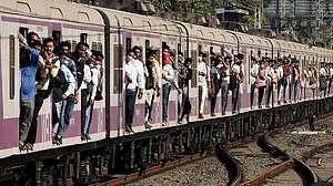 मुंबई लोकल ट्रेन नेटवर्क पर 11 साल में करीब 30,000 मौतें, जीआरपी के चौंकाने वाले आंकड़े