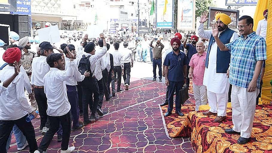 दिल्ली विधानसभा चुनाव के नतीजों के बाद से ही केजरीवाल ने पंजाब में डेरा डाल रखा है (फोटो : Getty Images)