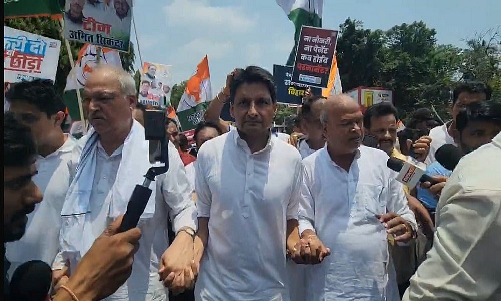 'नौकरी दो या सत्ता छोड़ो' के नारों से गूंजा बिहार, बेरोजगारी और अपराध के खिलाफ कांग्रेस का जोरदार प्रदर्शन