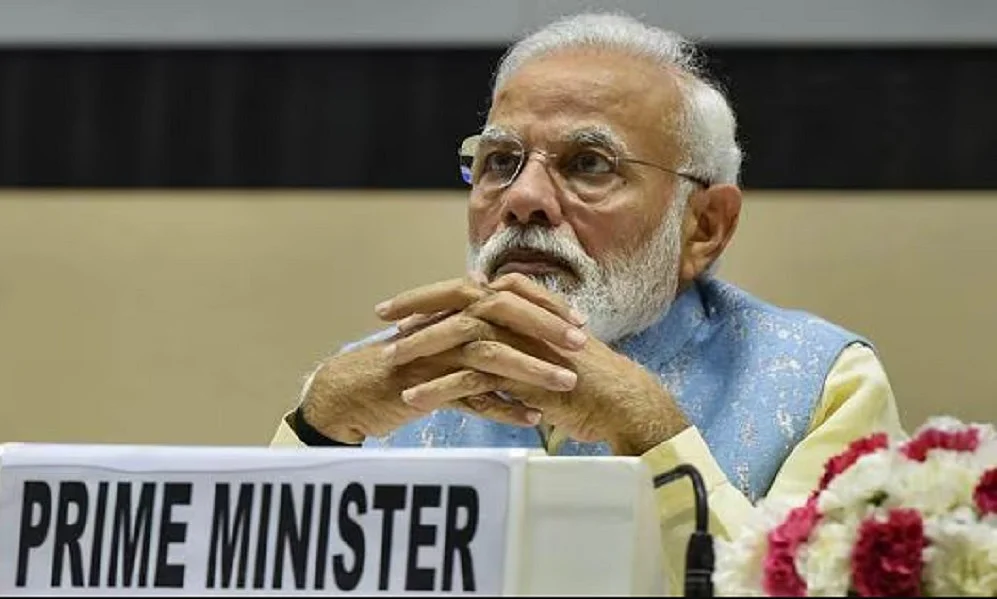विष्णु नागर का व्यंग्यः पता नहीं ये कहां से इतना 'विकास' ले आते हैं, जो बस मीडिया में दिखता है, जमीन पर नहीं!
