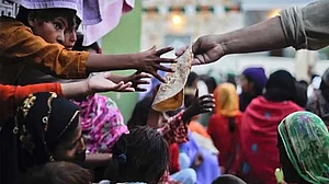 वैश्विक स्तर पर बड़े पैमाने पर गरीबी घटाने के दावे खोखले, भारत में सरकारी नीतियां ही खोल रही हैं झूठ की पोल