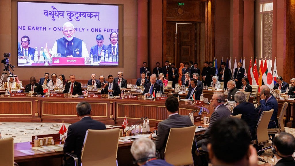 आकार पटेल / हमने दुनिया के साथ बना लिया है सिर्फ लेन-देन वाला रिश्ता