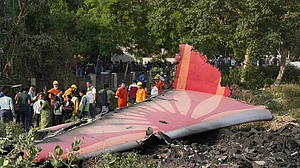 अहमदाबाद प्लेन क्रैशः कई मृतकों में बीमाधारक के साथ नॉमिनी भी, कंपनियां असमंजस में