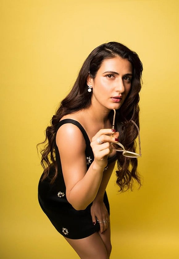 सिनेजीवन: कपिल के शो में सलमान ने ली आमिर की शादी को लेकर चुटकी और दिलवालों को हिना खान ने दिया खास मैसेज