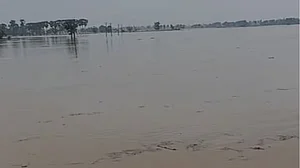 बिहार के नालंदा जिले में बाढ़ जैसे हालात, फल्गू नदी का जलस्तर बढ़ने से कई इलाकों में घुसा पानी