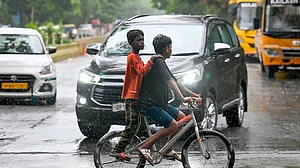 दिल्ली एनसीआर में गरज चमक के साथ बारिश के आसार, मौसम विभाग ने बताया इस हफ्ते कैसा रहेगा मौसम