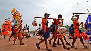 कांवड़ यात्रा: यूपी के मेरठ में डीजे संचालकों के साथ पुलिस-प्रशासन की बैठक, भड़काऊ गाने बजाने पर कार्रवाई की चेतावनी