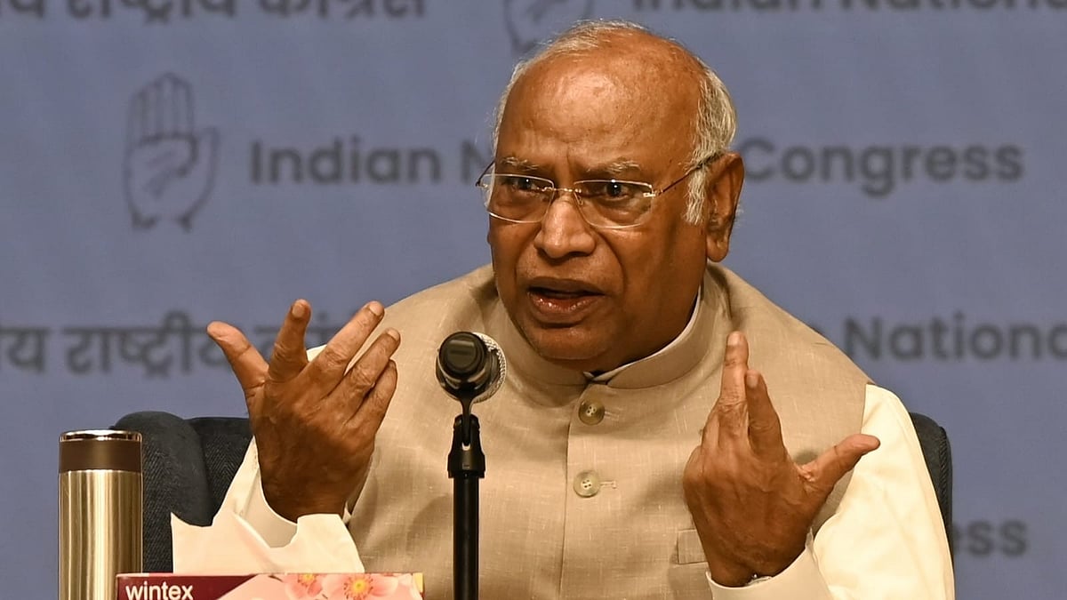 'जिनका संविधान निर्माण में कोई योगदान नहीं, वे हमें संविधान पर नसीहत न दें', कांग्रेस अध्यक्ष का पीएम मोदी पर पलटवार 