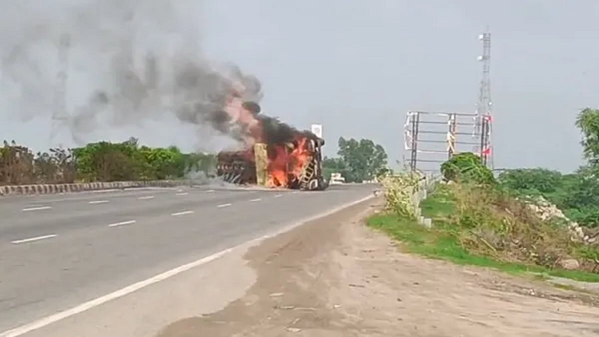 राजस्थान: जयपुर-अजमेर राजमार्ग पर केमिकल से भरे टैंकर में लगी भीषण आग, ड्राइवर की जिंदा जलकर मौत