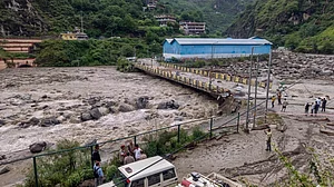 हिमाचल प्रदेश के कुल्लू जिले में बादल फटने से मची तबाही, कई घर क्षतिग्रस्त, तीन लोग लापता