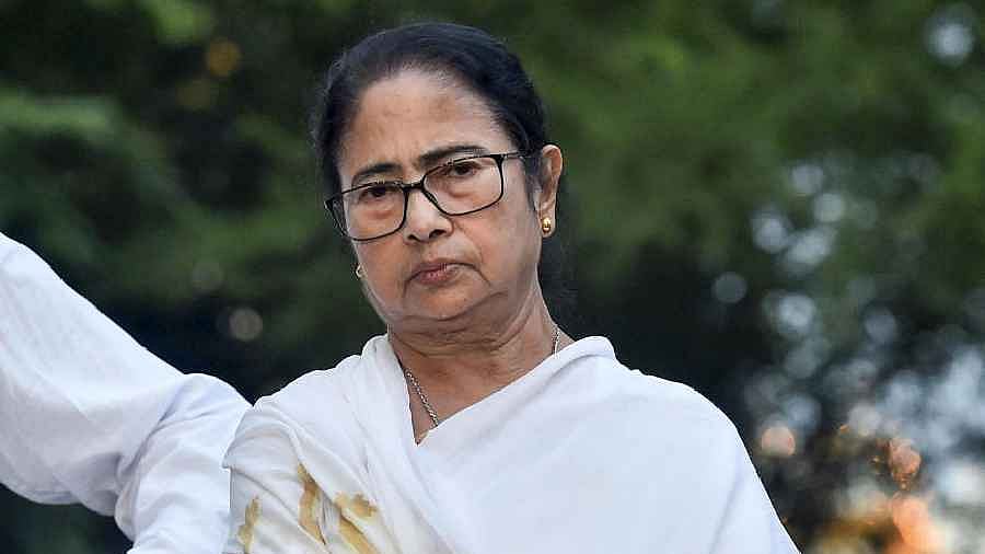 SIR: ममता ने पहली पूरक सूची प्रकाशित नहीं करने पर चुनाव आयोग पर साधा निशाना, लोकतंत्र की हत्या बताया