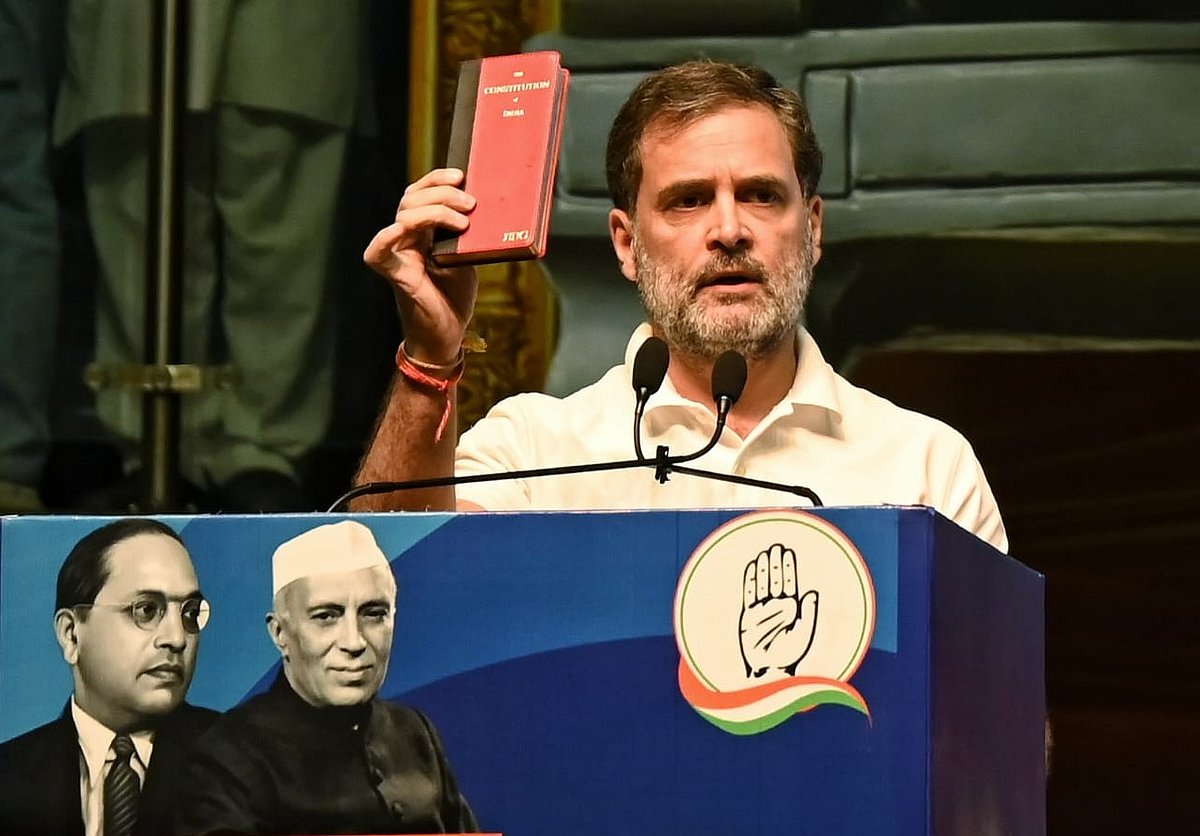 RSS-BJP का नकाब फिर उतरा, इन्हें संविधान नहीं, मनुस्मृति चाहिए: राहुल गांधी