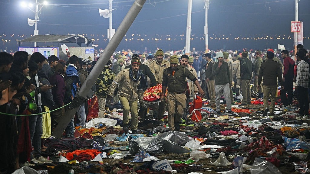 तस्वीर इस साल जनवरी में कुंभ मेले के दौरान हुई भगदड़ की है (फोटो : Getty Images)