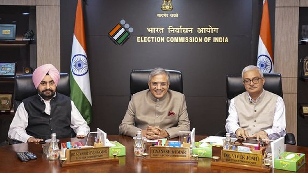 सुप्रीम कोर्ट में लगे झटके के बाद चुनाव आयोग ने राजनीतिक दलों पर फोड़ा ठीकरा, कहा- समय से बताया दिया होता तो...