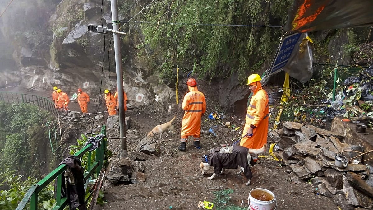 उत्तराखंड: चारधाम यात्रा 24 घंटे के लिए स्थगित, राज्य में लगातार हो रही भारी बारिश और भूस्खलन की आशंका के बीच फैसला
