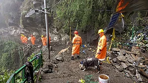 उत्तराखंड: चारधाम यात्रा 24 घंटे के लिए स्थगित, राज्य में लगातार हो रही भारी बारिश और भूस्खलन की आशंका के बीच फैसला