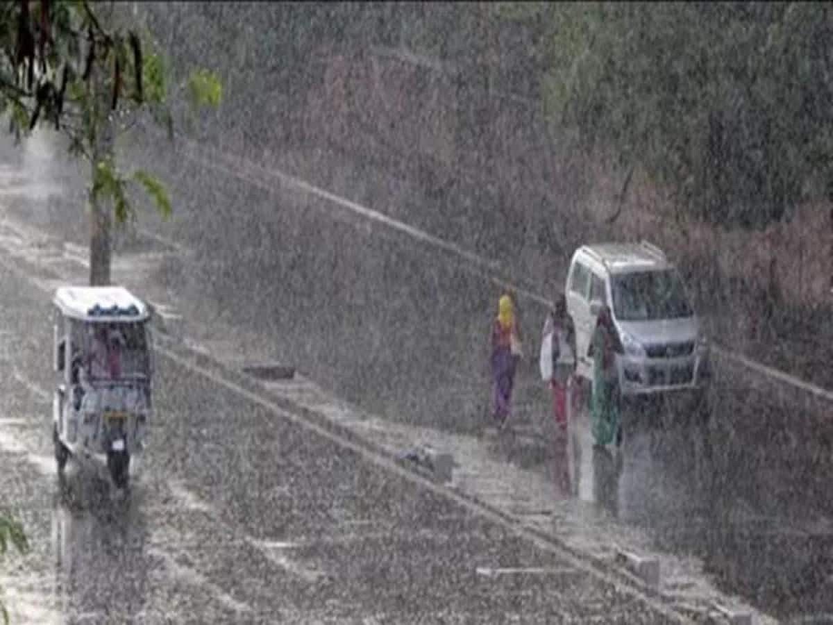 उत्तराखंड में आज भारी बारिश का रेड अलर्ट, स्कूल बंद करने के आदेश