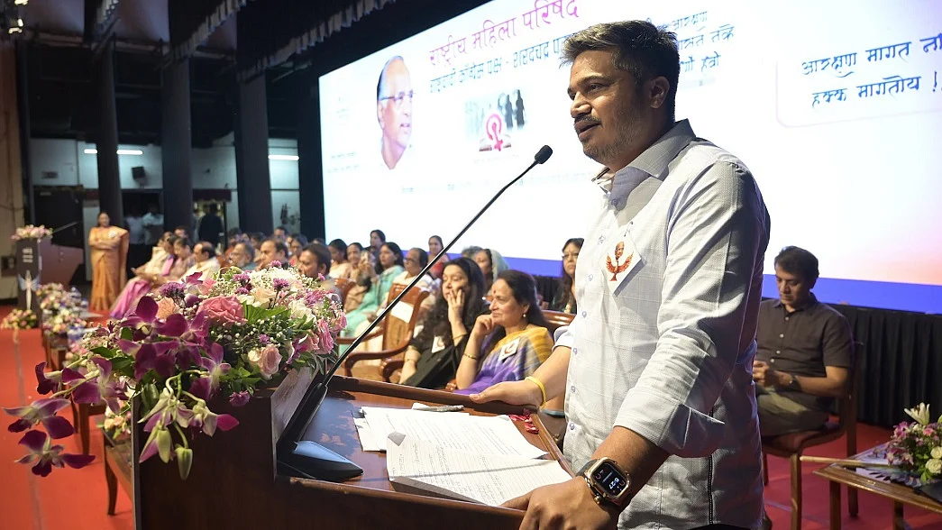 महाराष्ट्रः रोहित पवार ने फडणवीस सरकार को बताया गजनी सरकार, कहा- उसकी तरह अपने सभी वादों को भूल गई है