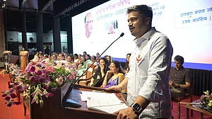 महाराष्ट्रः रोहित पवार ने फडणवीस सरकार को बताया गजनी सरकार, कहा- उसकी तरह अपने सभी वादों को भूल गई है