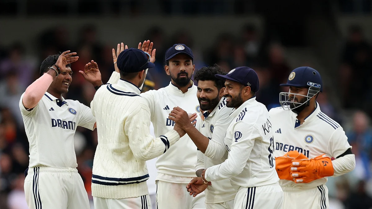 पूर्व कोच रवि शास्त्री ने कहा कि टेस्ट सीरीज में वापसी के लिए टीम इंडिया को तुरंत पलटवार करना चाहिए।