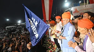 अमरनाथ यात्रा: बम-बम भोले की गूंज के साथ जम्मू से पहला जत्था रवाना, जानें कब होंगे बाबा बर्फानी के दर्शन