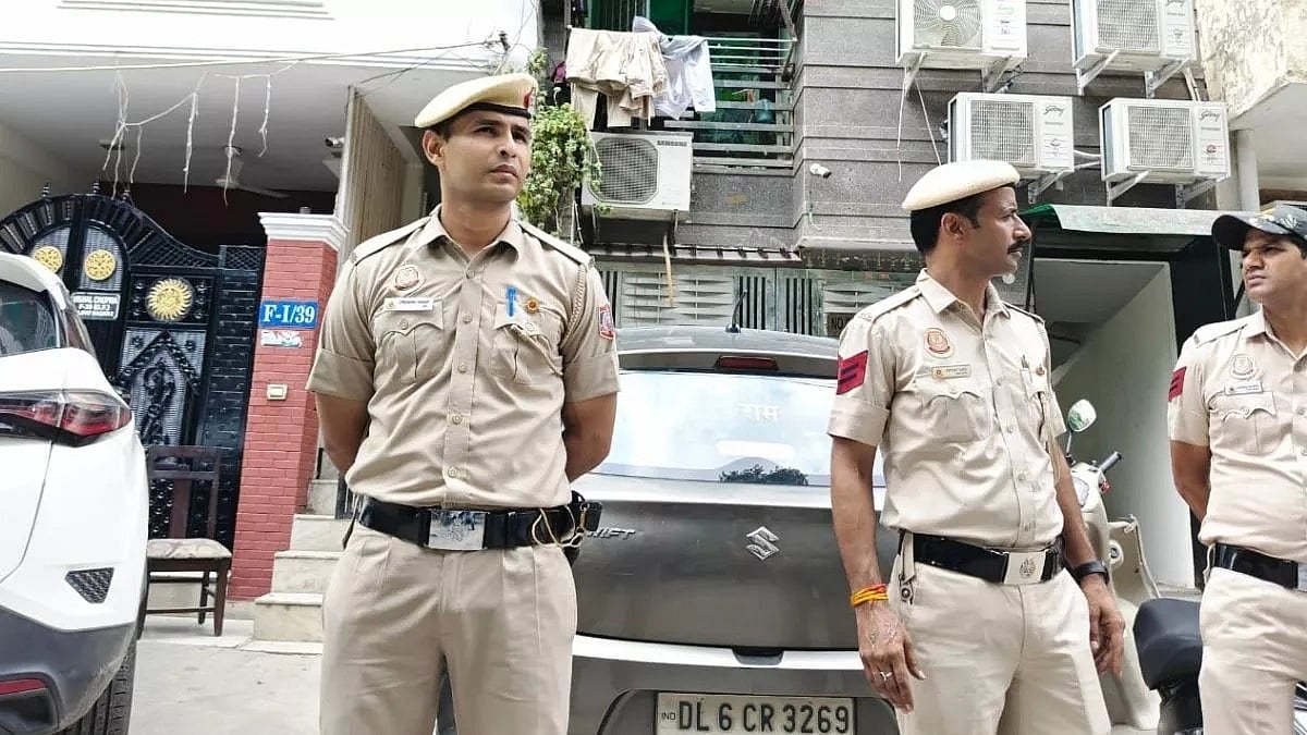दिल्ली में सनसनीखेज वारदात, लाजपत नगर में डबल मर्डर, मालकिन ने डांटा तो नौकर ने मां-बेटे को काट डाला 