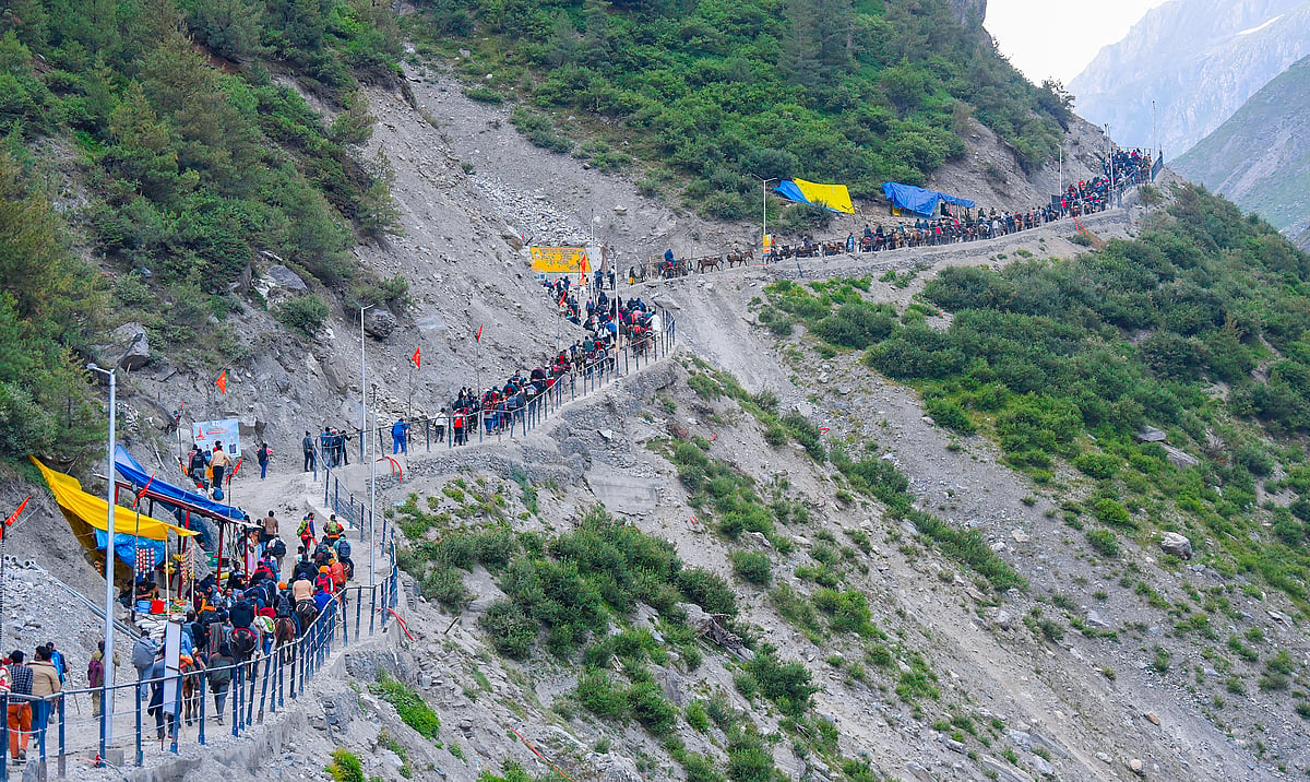 अमरनाथ यात्रा: पहले दिन 12 हजार से अधिक भक्तों ने किए दर्शन, जम्मू से 6411 तीर्थयात्रियों का एक और जत्था रवाना