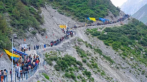 अमरनाथ यात्रा: पहले दिन 12 हजार से अधिक भक्तों ने किए दर्शन, जम्मू से 6411 तीर्थयात्रियों का एक और जत्था रवाना
