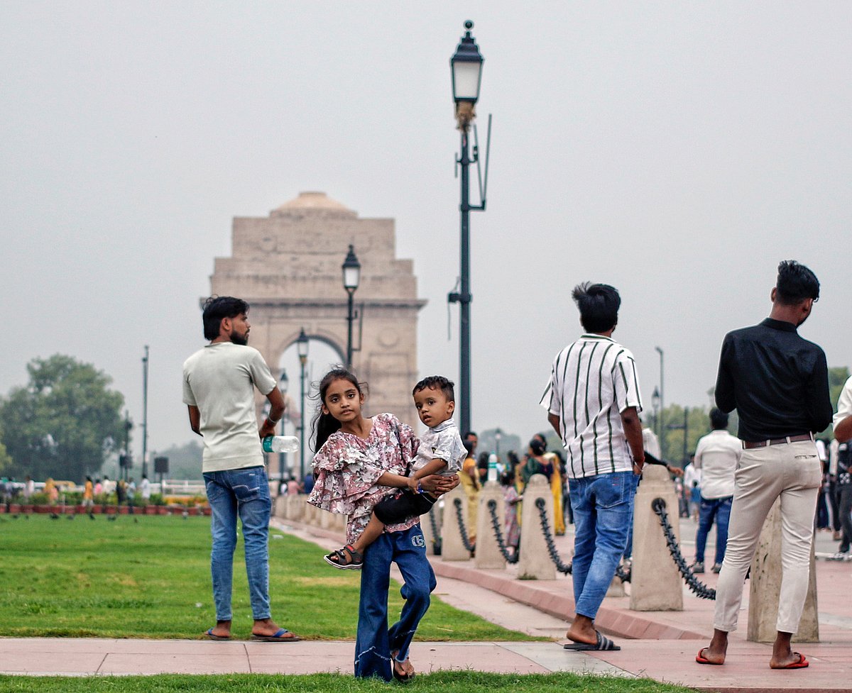 दिल्ली-एनसीआर में उमस से लोग परेशान, IMD ने बारिश को लेकर दिया अपडेट